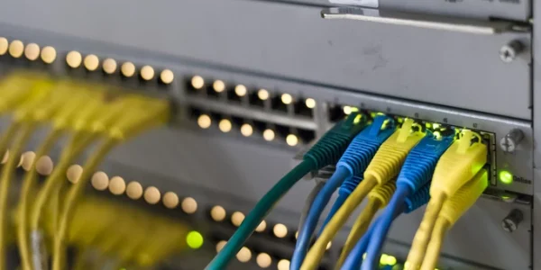 Gdzie używany jest protokół TCP/IP: Kluczowa rola w komunikacji sieciowej