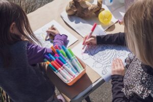 Bezpieczne kolorowanki dla dzieci - zabawa, kreatywność i edukacja
