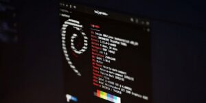 Pierwsza konfiguracja Debiana po instalacji systemu