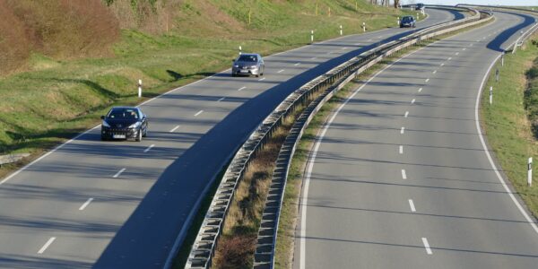 Dlaczego wybór odpowiedniej szkoły jazdy ma znaczenie dla przyszłych kierowców?