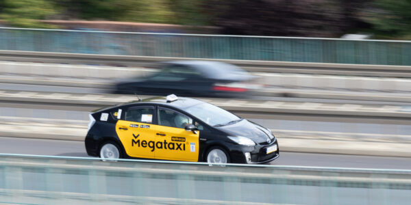 Na co musisz zwrócić uwagę wybierając firmę taxi?