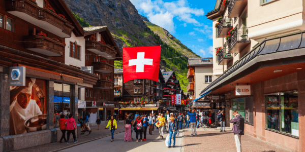 Co trzeba wiedzieć o ubezpieczeniach w Szwajcarii?