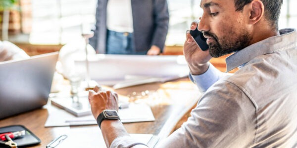 Jak oszczędzać czas w świecie nadmiaru informacji? Najlepsze sposoby na szybki dostęp do najważniejszych wiadomości