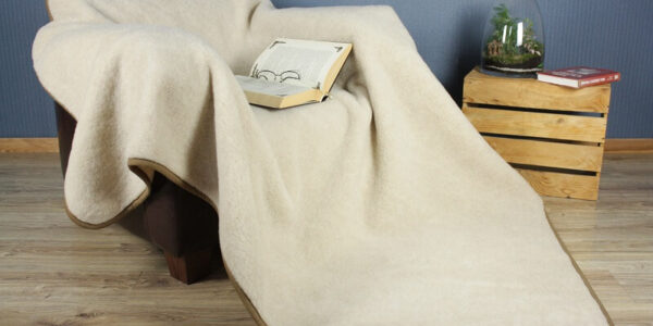 Koce wełniane – naturalne ciepło i komfort z Koceo.pl