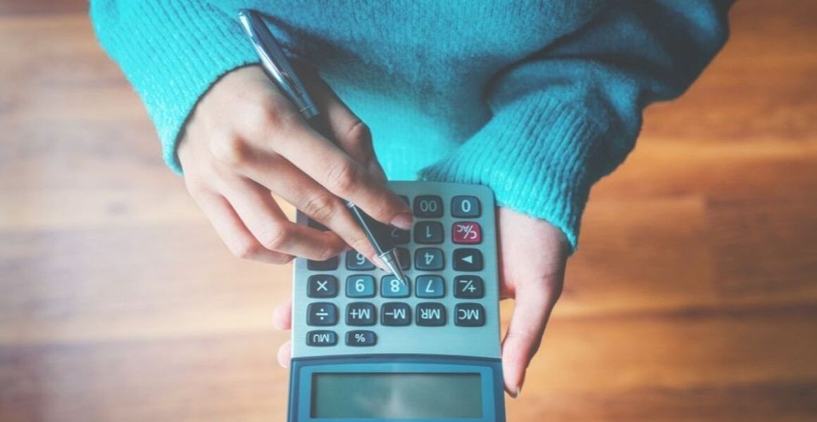 Analiza, jak poprawić swoją zdolność kredytową poprzez spłatę długów, terminowe regulowanie rachunków i unikanie nadmiernego zadłużenia