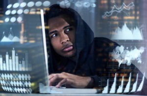 Analiza, jak przypisywać uprawnienia i zarządzać członkostwem w grupach w Windows Server