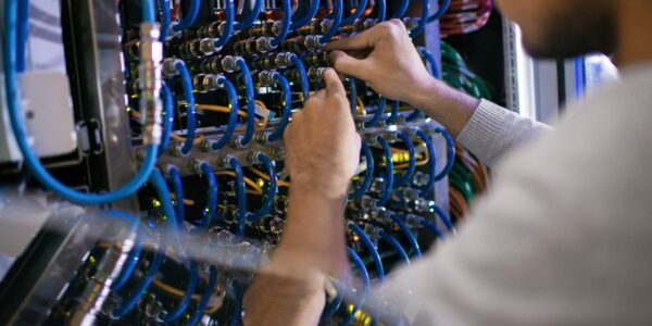 DNS, DHCP, VPN, NTP i IPAM w Windows Server: Kluczowe usługi sieciowe w zarządzaniu infrastrukturą