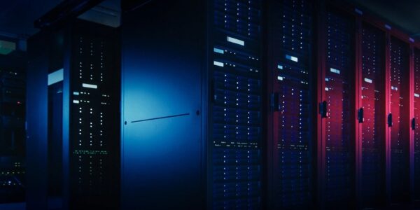 Jak zainstalować i skonfigurować rolę Hyper-V do tworzenia i zarządzania maszynami wirtualnymi w Windows Server