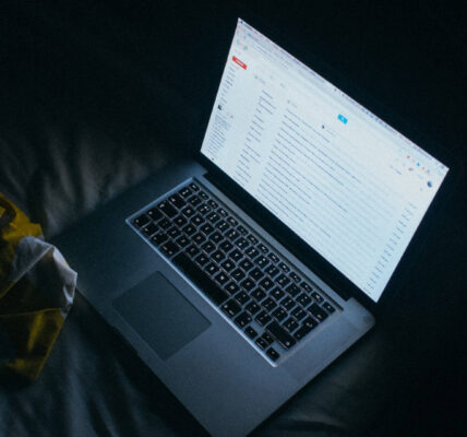 Najlepsze porady i triki dotyczące macOS – Optymalizacja i ukryte funkcje