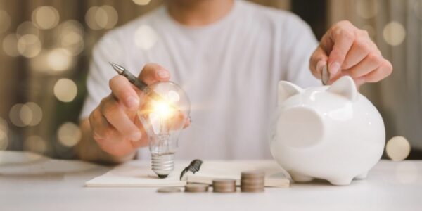 Oszczędzanie: Jak skutecznie oszczędzać pieniądze i gdzie lokować oszczędności?