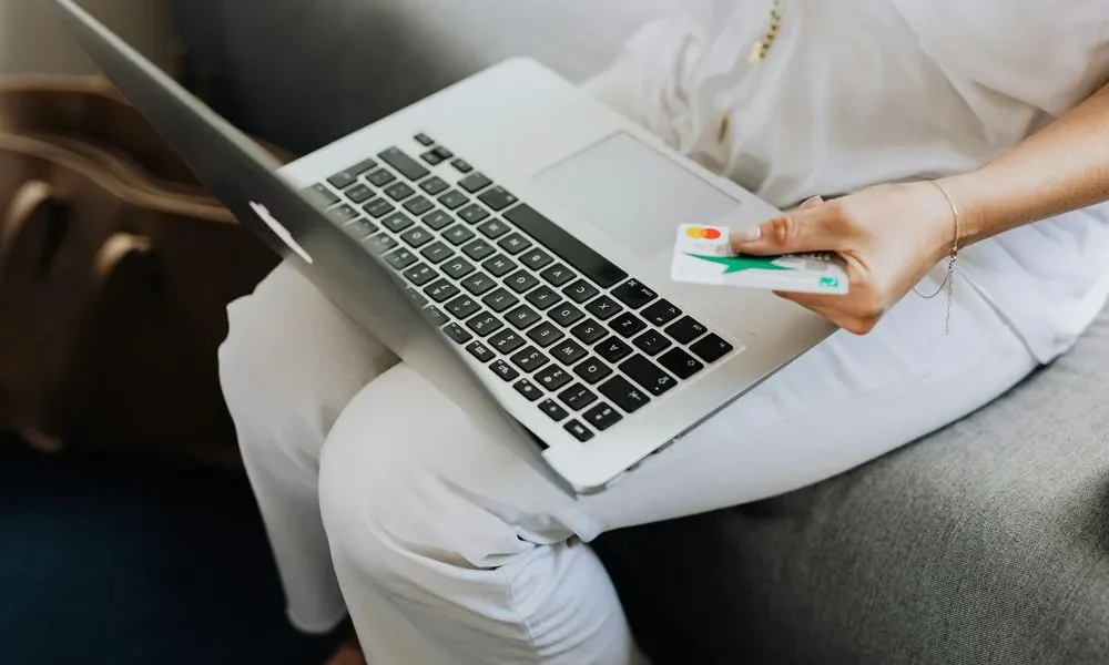 Pożyczki online – jak rozpoznać uczciwe oferty i unikać oszustw?