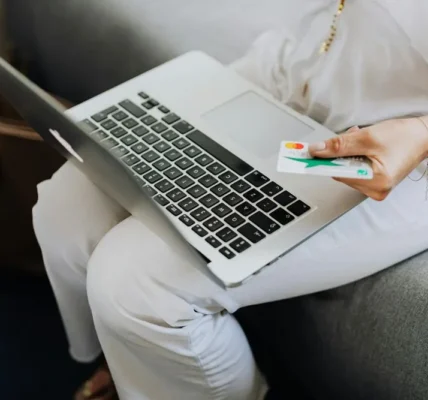 Pożyczki online – jak rozpoznać uczciwe oferty i unikać oszustw?