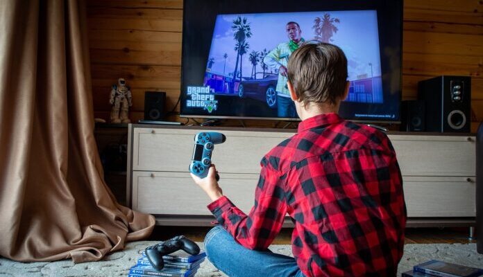 Przegląd i porównanie najpopularniejszych tytułów: "Doom Eternal", "Call of Duty: Modern Warfare", "Valorant" i "Apex Legends"