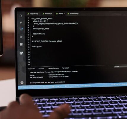 Tworzenie skryptów powłoki (shell scripts) do automatyzacji złożonych zadań w systemie Linux