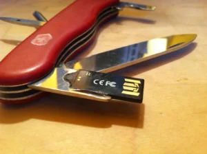 USB Army Knife – Wszechstronne Narzędzie dla Specjalistów IT