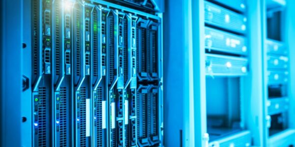 Wybór systemu operacyjnego i serwera WWW w chmurze obliczeniowej: Przewodnik po konfiguracji Linux + Nginx/Apache