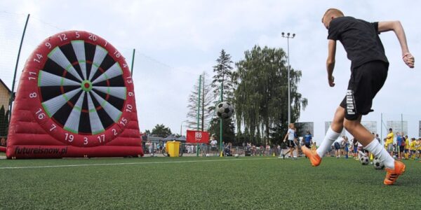 Niezastąpiona atrakcja na imprezę sportową - Football Dart