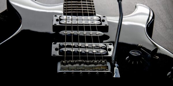 Dlaczego nauka u dobrego nauczyciela gry na gitarze jest skuteczniejsza niż samodzielne próby?