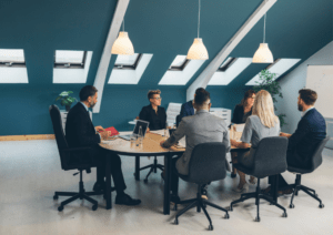 Praktyki korporacyjne pod lupą: Gdzie kończy się zaangażowanie, a zaczyna wyzysk?