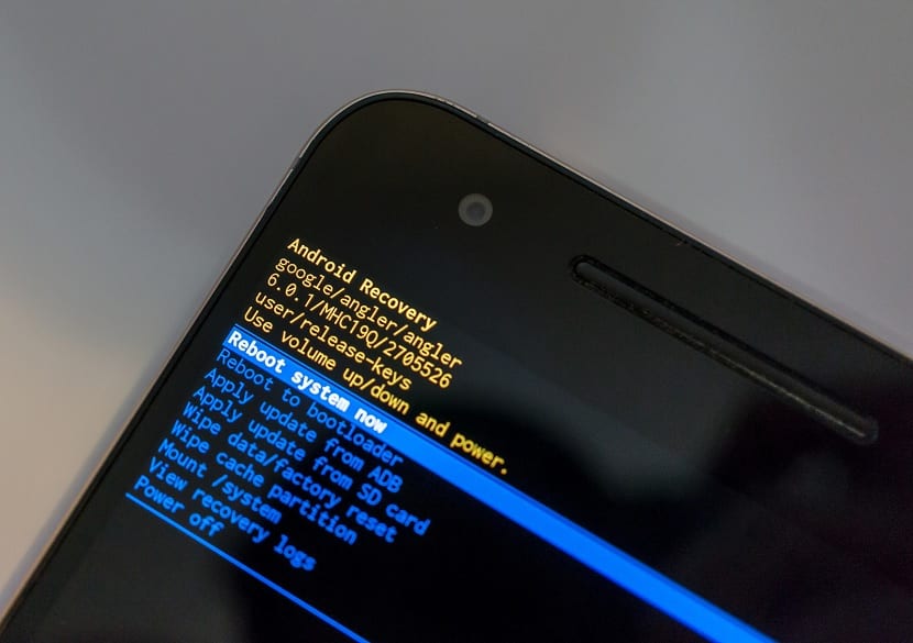 Czyszczenie partycji cache w trybie Recovery na Androidzie – jak to zrobić bezpiecznie?