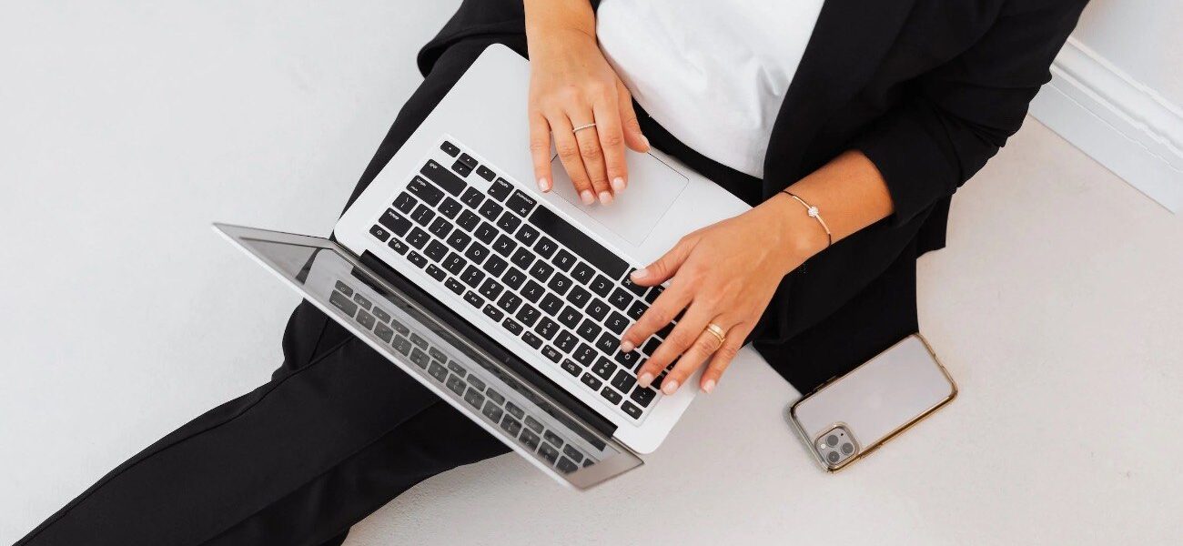 Jak sprawdzić stan baterii MacBooka w macOS Sequoia?