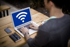 Jak zabezpieczyć sieć Wi-Fi przed nieautoryzowanym dostępem?