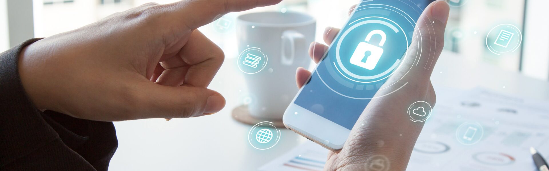 Jakie są zagrożenia związane z korzystaniem z urządzeń mobilnych w miejscu pracy?