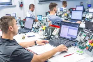 Programowanie sterowników urządzeń w Linuksie: Jak tworzyć sterowniki dla niestandardowych urządzeń peryferyjnych