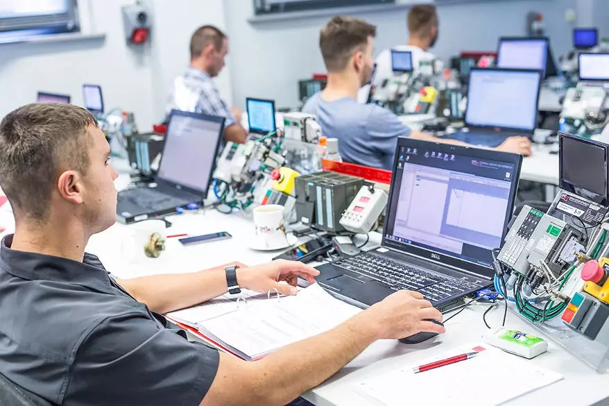 Programowanie sterowników urządzeń w Linuksie: Jak tworzyć sterowniki dla niestandardowych urządzeń peryferyjnych