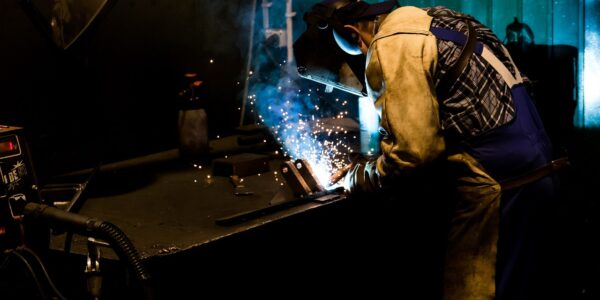 Kurs Spawania 111: Twoja Brama do Lepszej Kariery i Stabilności Zawodowej