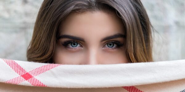 Jak rozpoznać źle wykonany makijaż permanentny brwi?