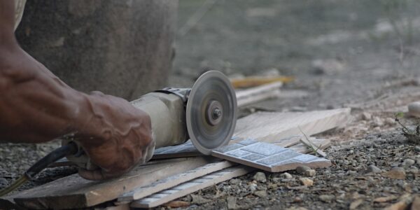 Obróbki blacharskie - co to jest obróbka blacharska i na czym polega?