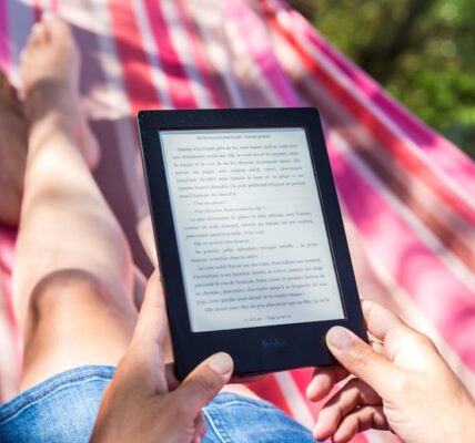 Dlaczego warto sięgnąć po ebooki? Oto ich największe zalety