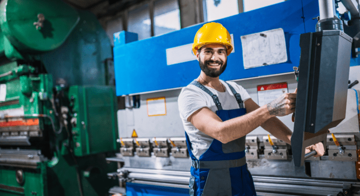 Cyfrowa Produkcja Bez Tajemnic: Jak system MES zmienia oblicze przemysłu