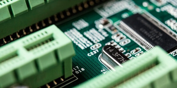 Jak wybrać odpowiednie obwody drukowane? Kluczowe parametry i wskazówki