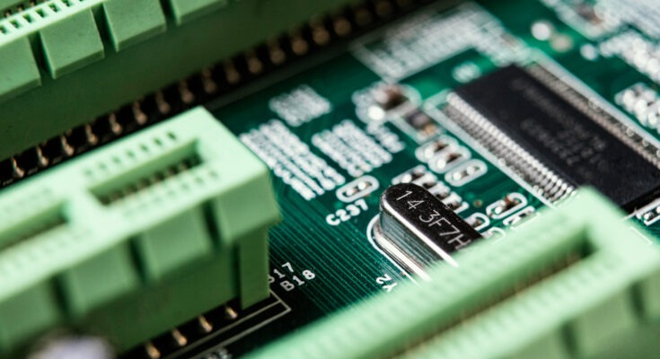 Jak wybrać odpowiednie obwody drukowane? Kluczowe parametry i wskazówki