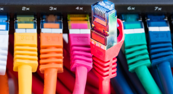 Patchcordy – czym są i jak dobrać odpowiedni kabel do swoich potrzeb?