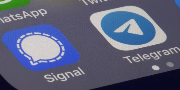 Hacking komunikatorów: Ataki na WhatsApp, Telegram i Signal