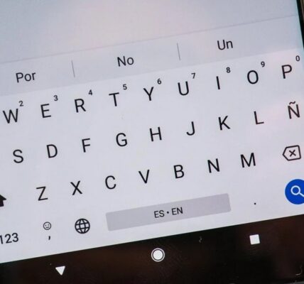 Kłopoty z działaniem klawiatury ekranowej w Androidzie: opóźnienia, brak reakcji, zmiana klawiatury
