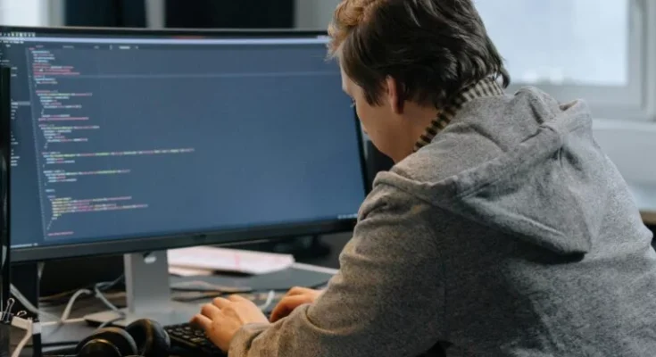 Programowanie dynamiczne: rozwiązywanie złożonych problemów przez podział na mniejsze podproblemy