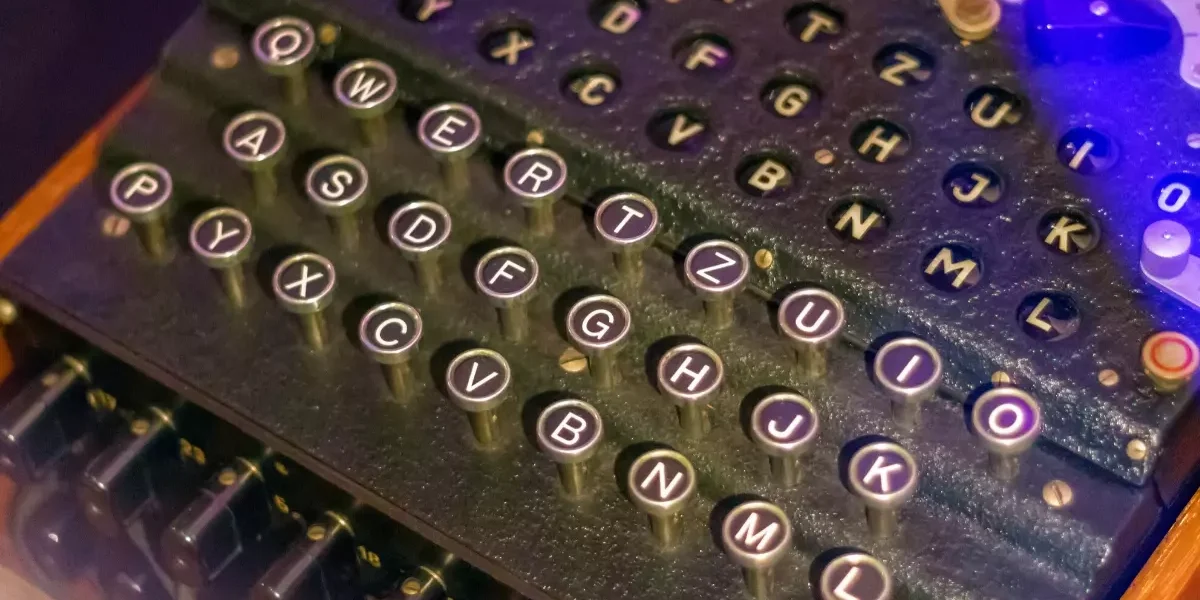 Tryby pracy szyfrów blokowych (CBC, CTR, GCM): wpływ na bezpieczeństwo i wydajność