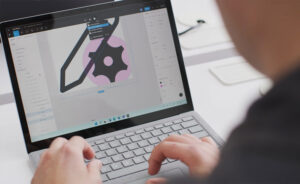 Windows 11: Problemy z wyświetlaniem grafiki w maszynach wirtualnych VirtualBox – przyczyny i rozwiązania