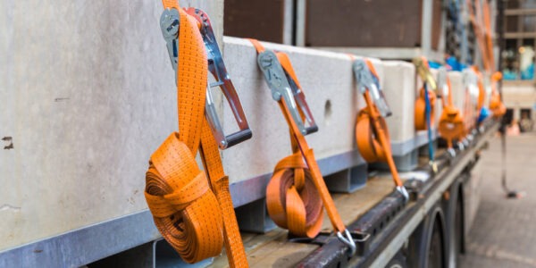 Zawiesia transportowe – kluczowy element bezpiecznego i efektywnego transportu ładunków