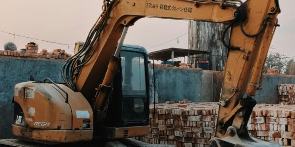 Naprawa siłowników hydraulicznych – jak przywrócić ich pełną sprawność?