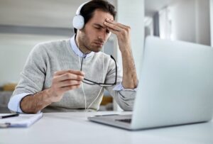 Błędy konfiguracji sieci: Problemy z interfejsami sieciowymi, adresacją IP, DNS, routingiem i narzędzia do ich diagnozowania (ip, ifconfig, netstat, ping)