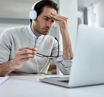 Błędy konfiguracji sieci: Problemy z interfejsami sieciowymi, adresacją IP, DNS, routingiem i narzędzia do ich diagnozowania (ip, ifconfig, netstat, ping)