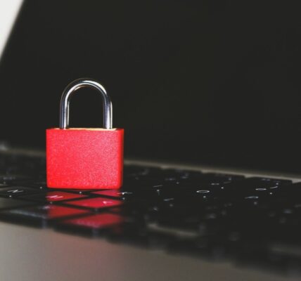 Błędy związane z uprawnieniami (Permission denied): Zrozumienie systemu uprawnień (chmod, chown) i rozwiązywanie problemów z dostępem do plików i katalogów