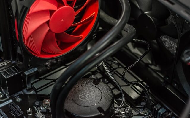 Chłodzenie komputera: Jak utrzymać niskie temperatury dla optymalnej wydajności i żywotności