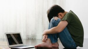 Cyberprzemoc i Hejt Online: Jak Chronić Dzieci Przed Agresją w Sieci?