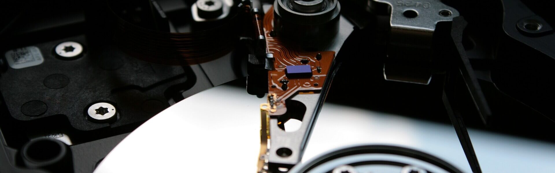 Diagnozowanie awarii dysku twardego: Objawy, narzędzia i pierwsze kroki ratunkowe